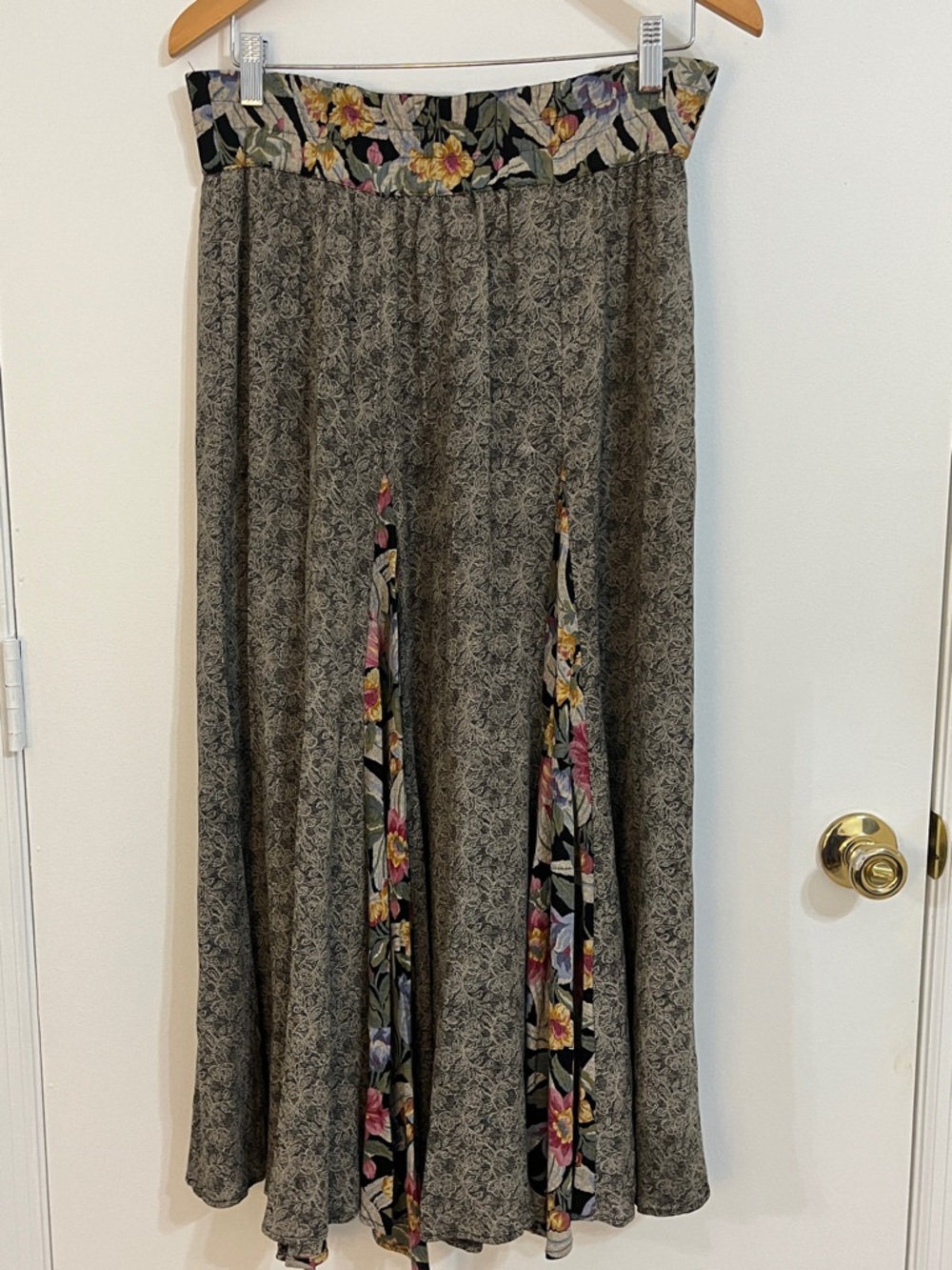 Platinum by Dorothy Schoelen Floral Elastic Waist Skirt - olive green Multi.